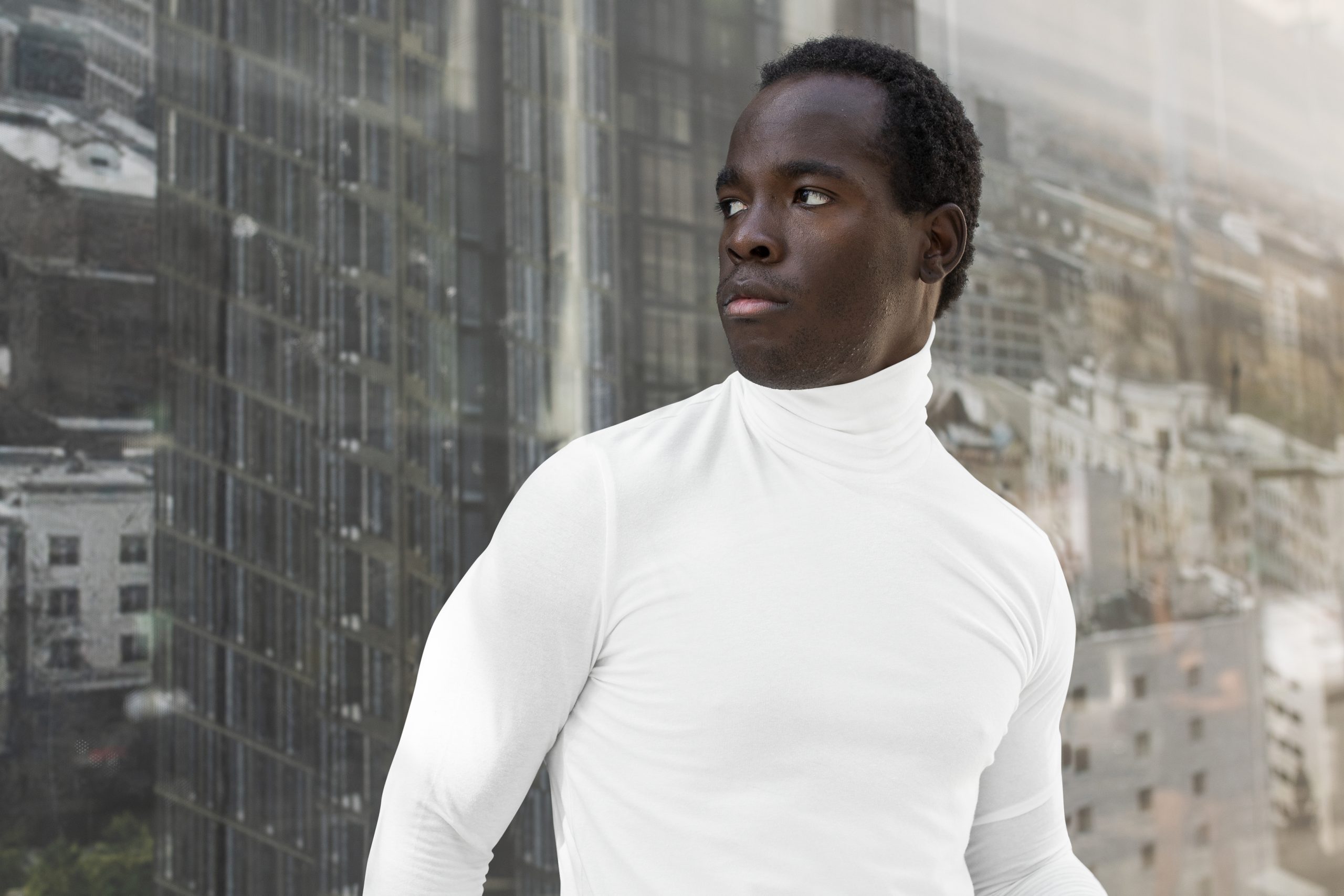simple white turtleneck shirt street style men’s fashion